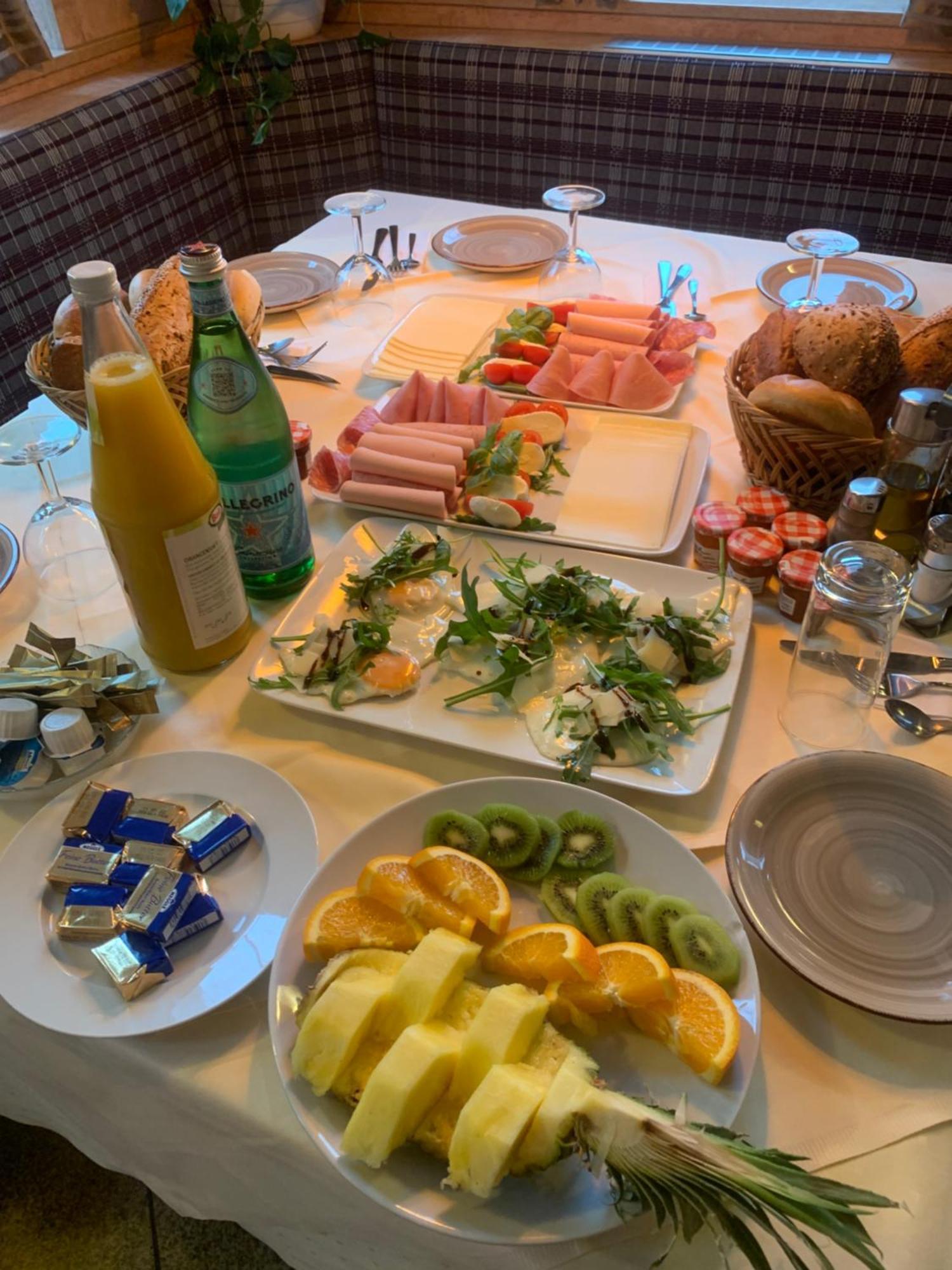 Hotel Pizzeria Da Beni Kochersteinsfeld Dış mekan fotoğraf